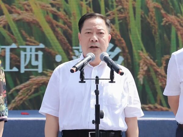 江西省政府黨組副書(shū)記洪防、副省長(zhǎng)殷美根宣布開(kāi)幕